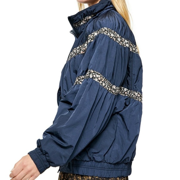 Free People On My Mind Bomber RETRO Jacket NAVY BLUE FLORAL NEW - Picture 5 of 6